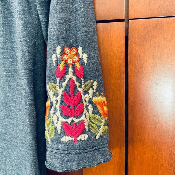 Johnny Was Top Embroidered Floral Three Quarter Sleeve Shirt Blue Size XS - Picture 4 of 8